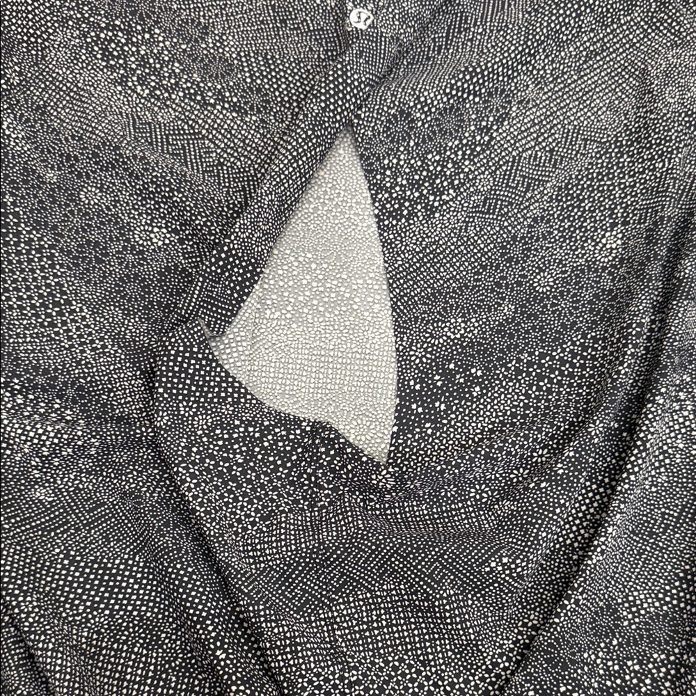 Lululemon Black Mesh Patterned Top - image 4